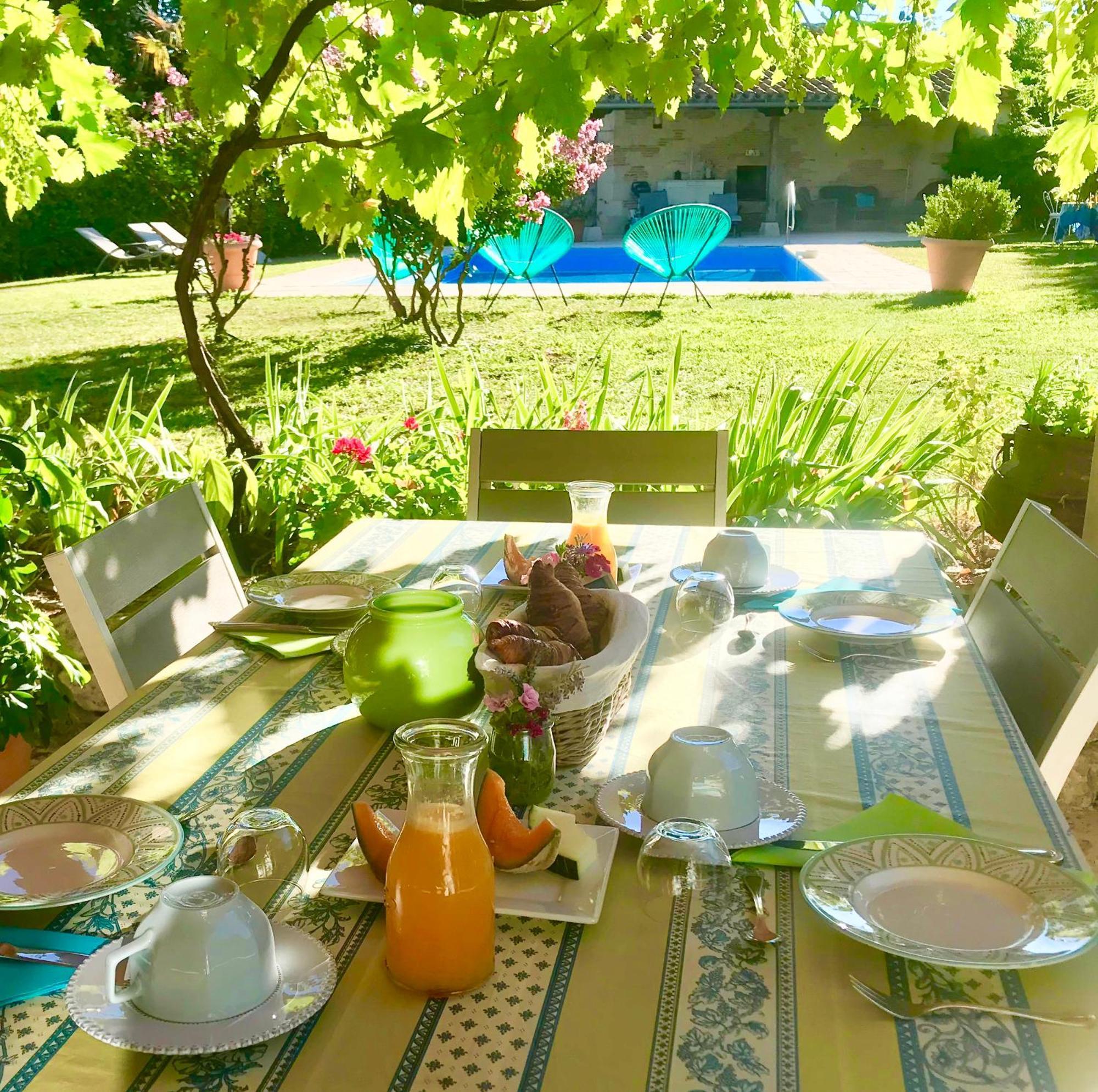 Le Relais Des Anges Bed & Breakfast Mercues Exterior photo